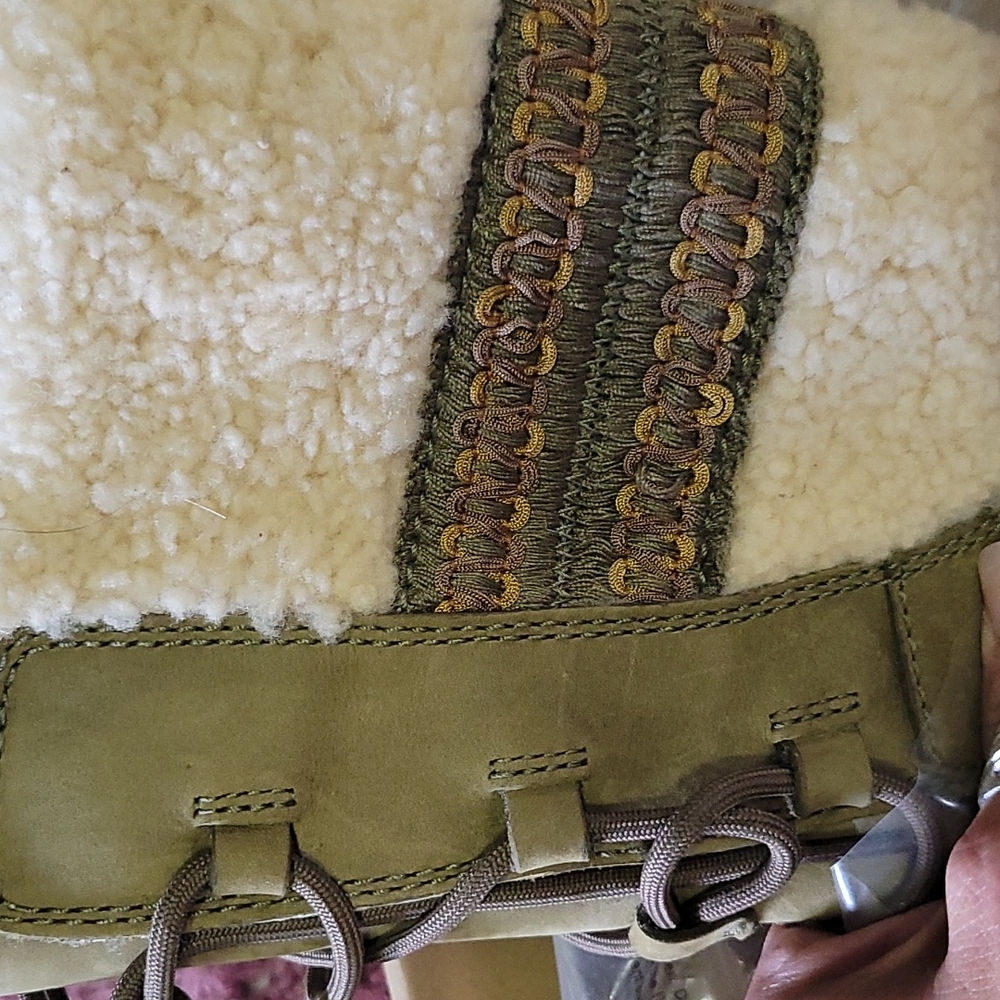 Boots - Picture 7 of 9